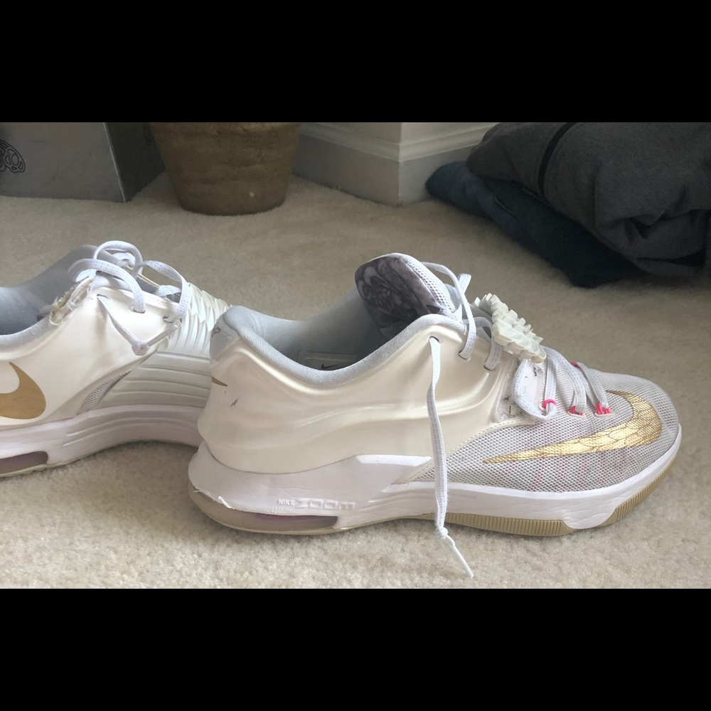 Nike KDs men’s size 10